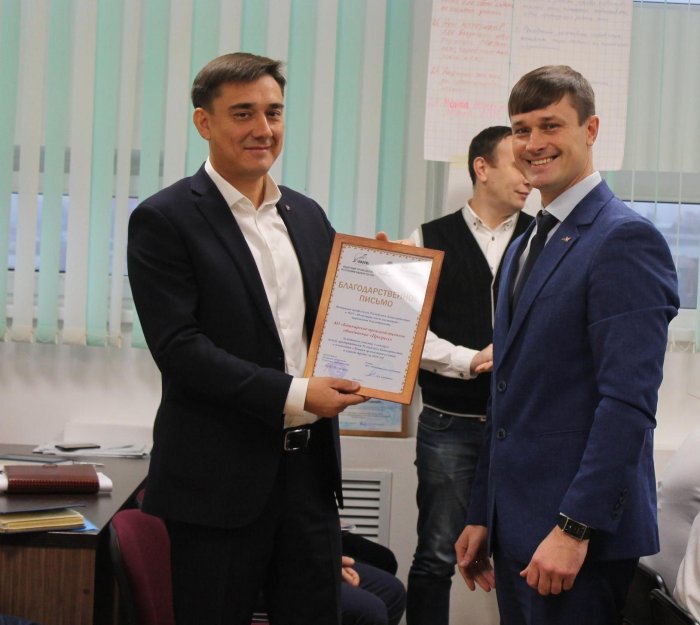 Вручение профсоюзных билетов и благодарностей