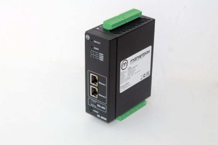 Индустриальный 8-портовый преобразователь протоколов Modbus TCP/RTU